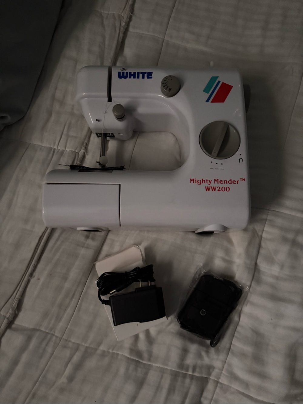 White Mighty Mender WW200 Compact Sewing Machine - White